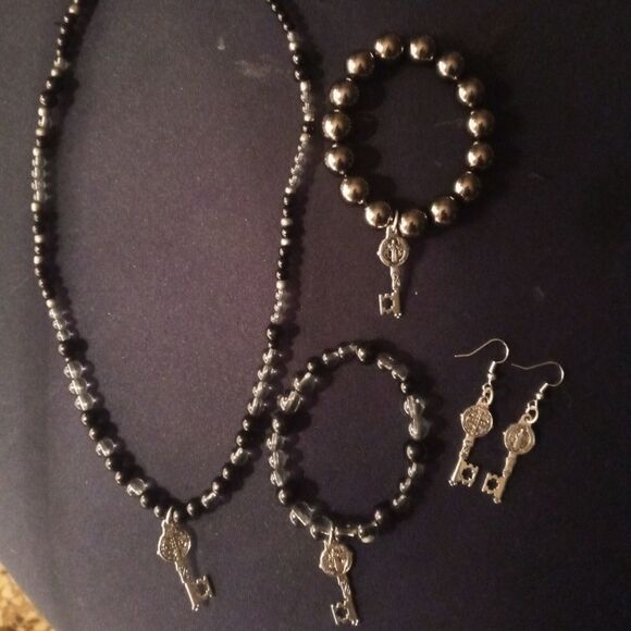 Jewelry bundle of Two - Picture 11 of 16